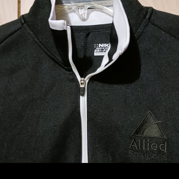 Nike Golf drift Black and White Women'sNike Black and White Quarter-Zip Pullover - Picture 4 of 5